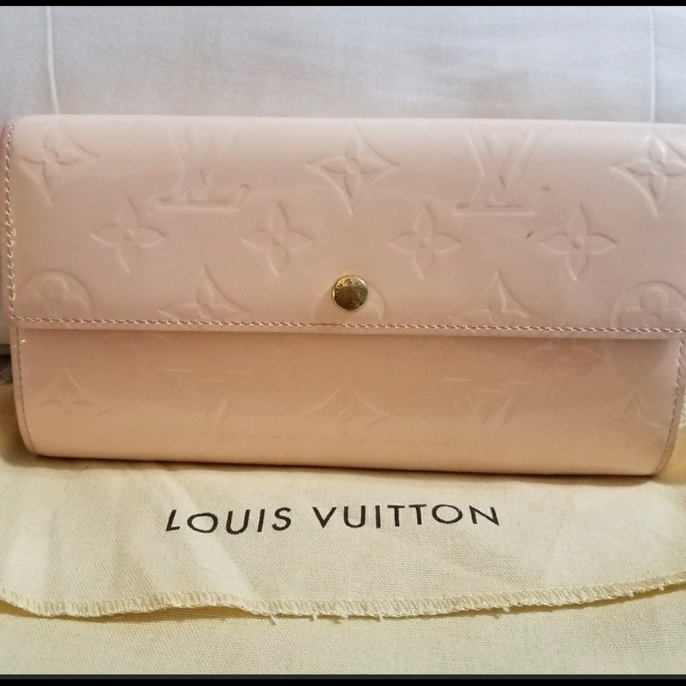 Louis Vuitton Vernis Sarah Wallet in Marshmallow